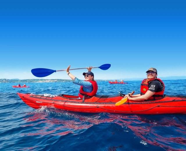 Una divertente e memorabile gita in kayak nelle calette del Var 
