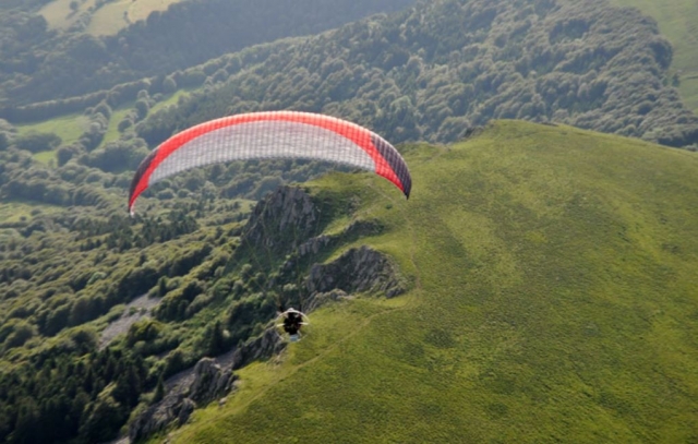 Découvrez Assieu depuis les cieux avec nos baptême de l'air en paramoteur