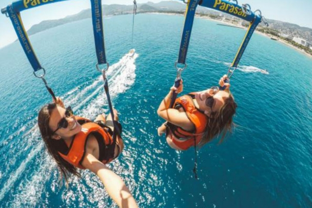  Volo in parasailing in tandem per il doppio del divertimento 