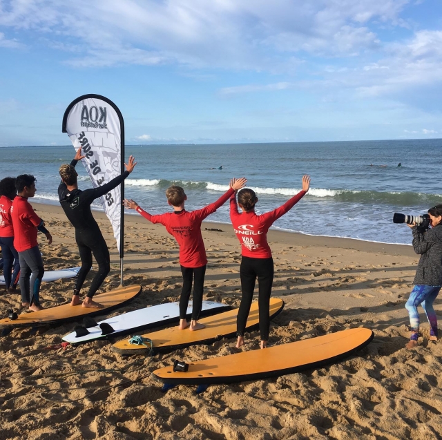  Impara le basi del surf con il nostro istruttore 