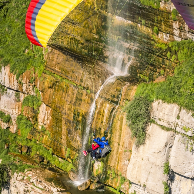  Tandem paragliding for twice the fun! 