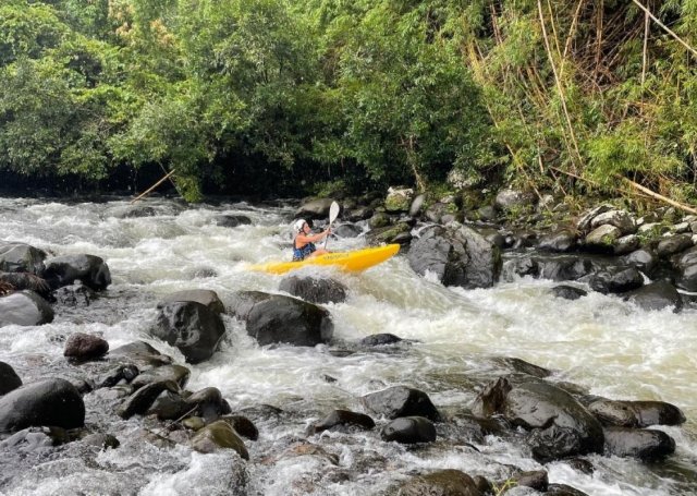  Descubra el río Marsouins en Reunión en canoa en balsa 