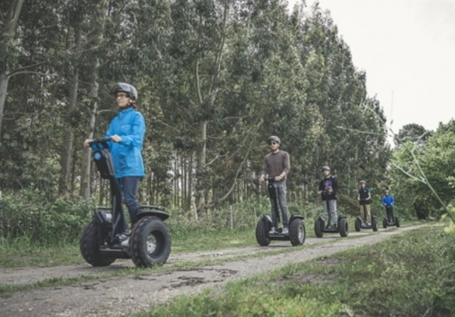  Su paseo en segway se realiza con un guía experimentado 