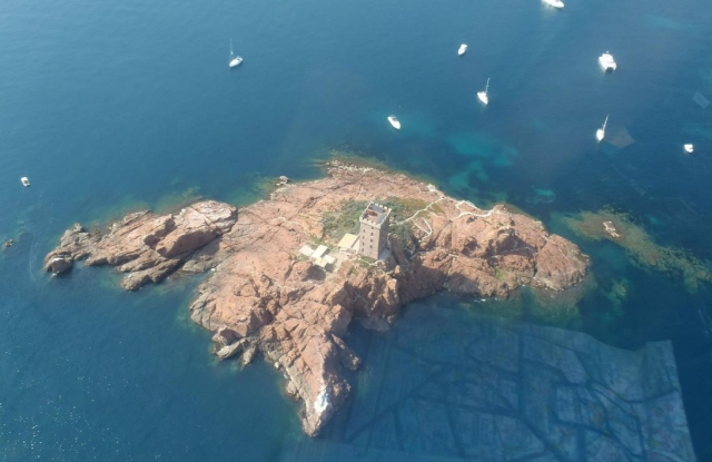  Enjoy the panoramic view from your helicopter 