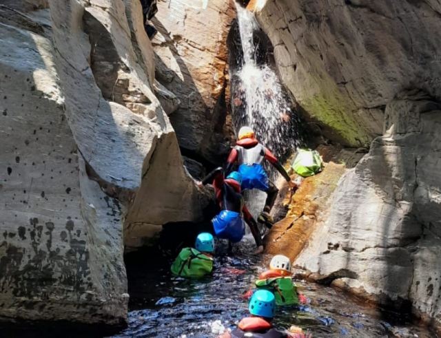  Canyoning discovery session 