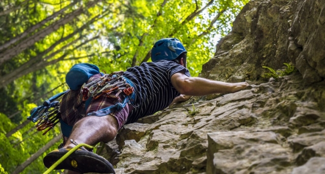  We will provide you with high quality equipment for your safety during the climbing session 