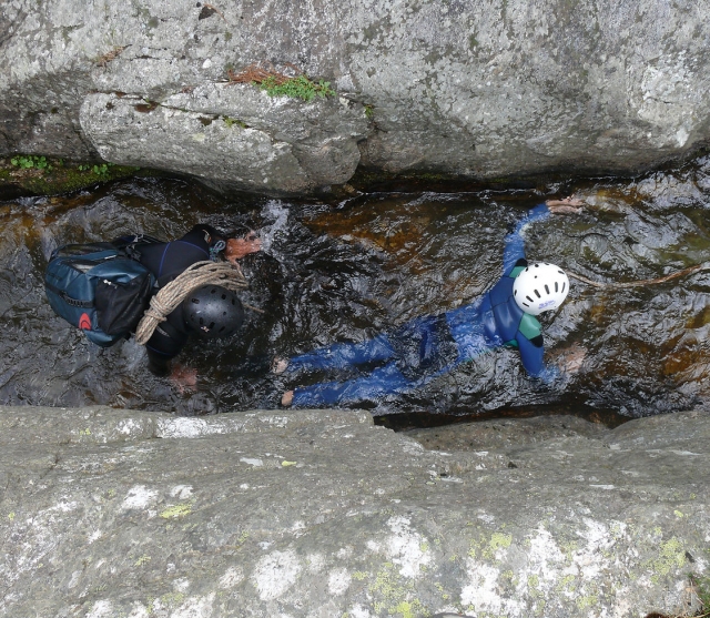 Una refrescante actividad de barranquismo 