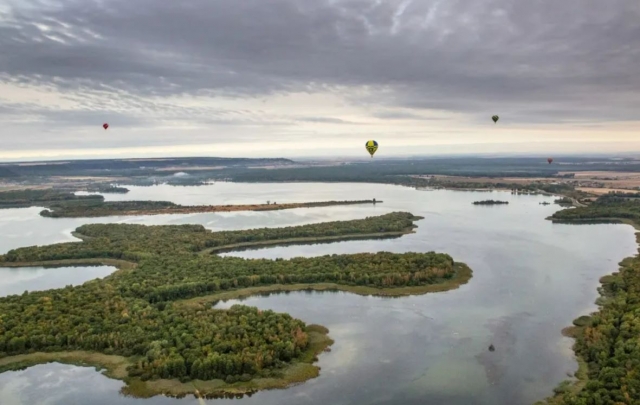 Vuelo sobre el lago Madine durante nuestro Vuelo en Globo Aerostático 