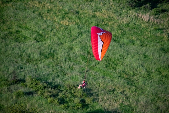  Flug über die Yonne-Landschaften mit einem Motorschirm 