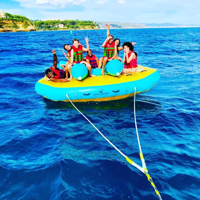 Profitez d'une activité sensationnelle entre amis avec notre excursion en bouée tractée