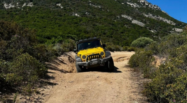  We offer high-end and all-terrain 4x4s for your excursion 
