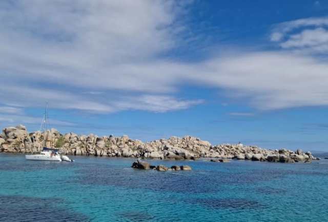  Außergewöhnliche Landschaft während unseres Bootsausflugs 