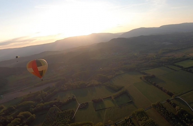 Scopri i paesaggi rurali della Savoia a bordo della tua mongolfiera 