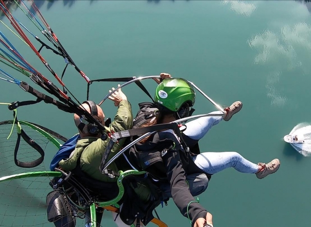  Volo sul Lago del Bourget in paramotore 