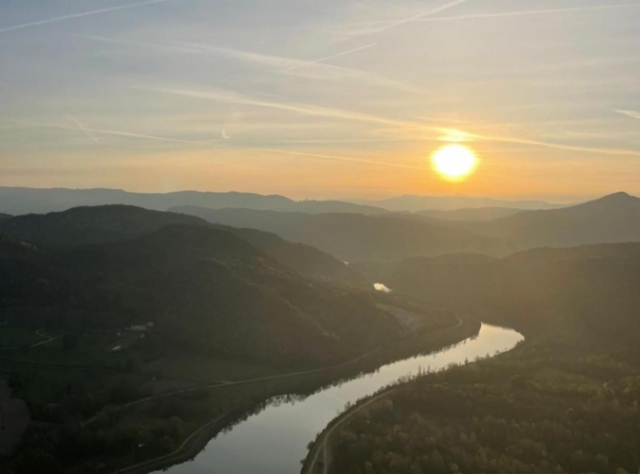 Décollez et explorez les paysages savoyards