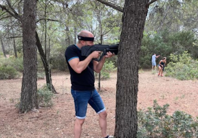 Diventa il miglior stratega per vincere la battaglia di laser tag 