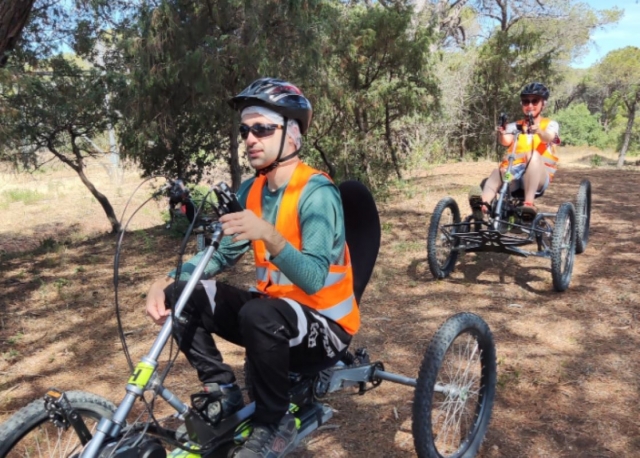  graças à sua leveza, a bicicleta quadra permitirá que você pule solavancos 