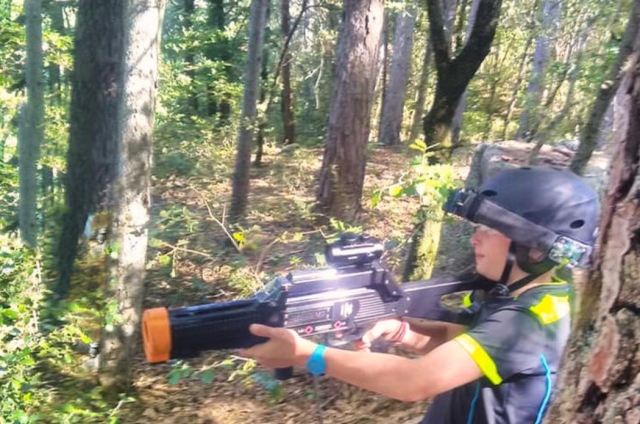 Profitez d'un équipement de laser tag haut de gamme pour une partie futuriste