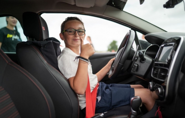  Mettiti al volante di un'auto sportiva durante il nostro corso di guida 