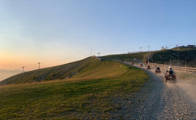  在 Belledonne 地块的道路上 