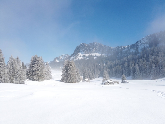  A breathtaking view of the snow-covered terrain of Haute-Savoie 
