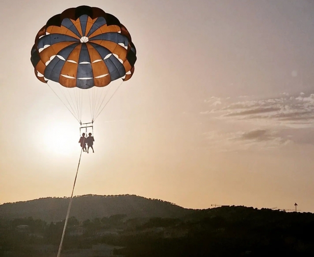  Magnificent view of the mountains by parasailing 