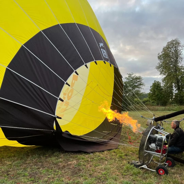  Inflation of your hot air balloon by our team 