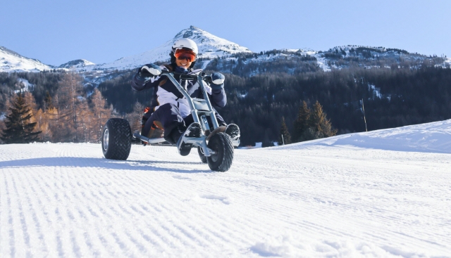  Ein Moment des Gleitens in einem Mountain-Kart 