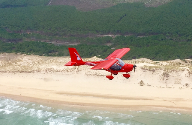  Ulm rojo navegando por las costas mediterráneas 