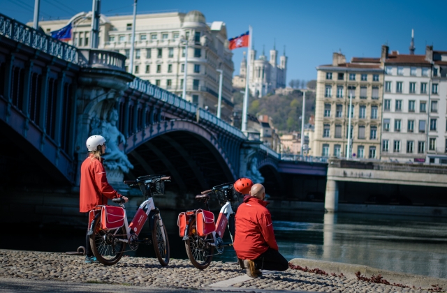 Un guide qui vous fait découvrir la ville des lumières
