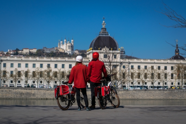  El descubrimiento de un lugar histórico ciudad en bicicleta