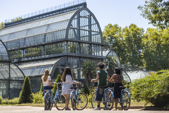  与当地导游一起在里昂骑行