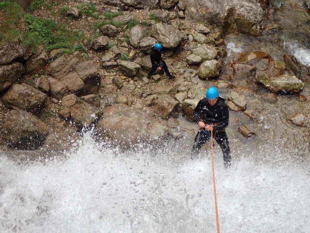  Fin del rápel en el corazón de La cascada