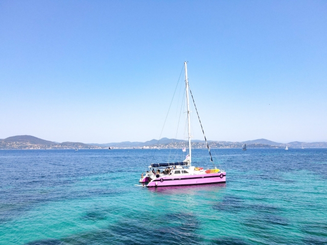 El catamarán en el que se embarca 