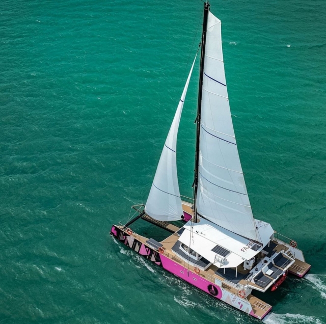  A toda vela para zarpar hacia la isla de Houat 