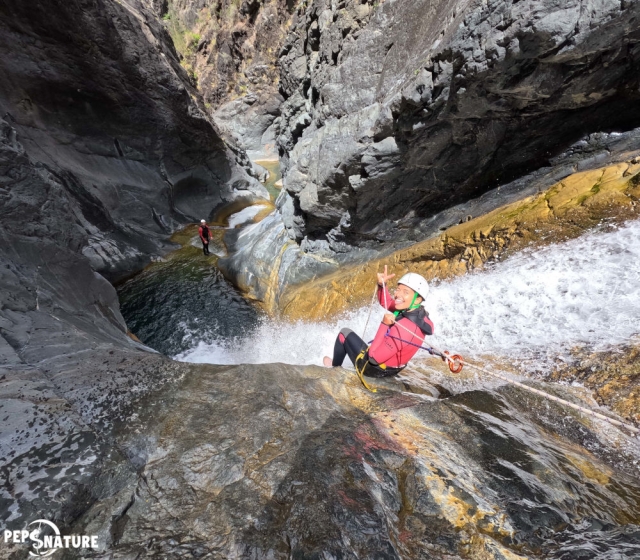  Experience unique sensations as you pass through the narrow corridors animated by crystal clear water 
