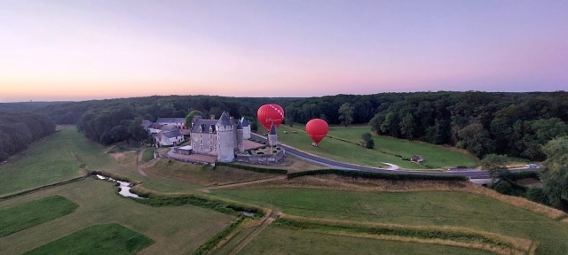  La vista del crepúsculo sobre los castillos del Loira 