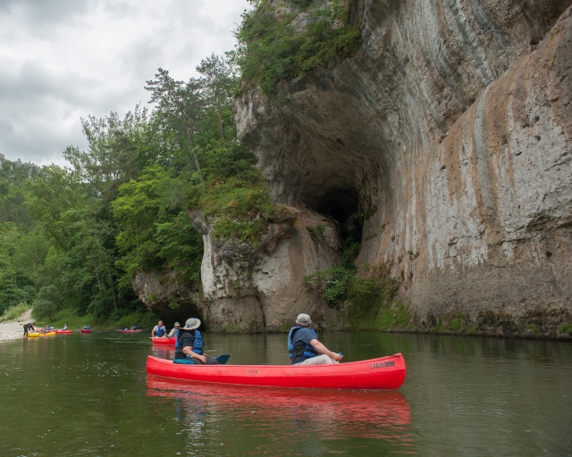  Ein Zweisitzer-Kanu auf der Ardèche. 