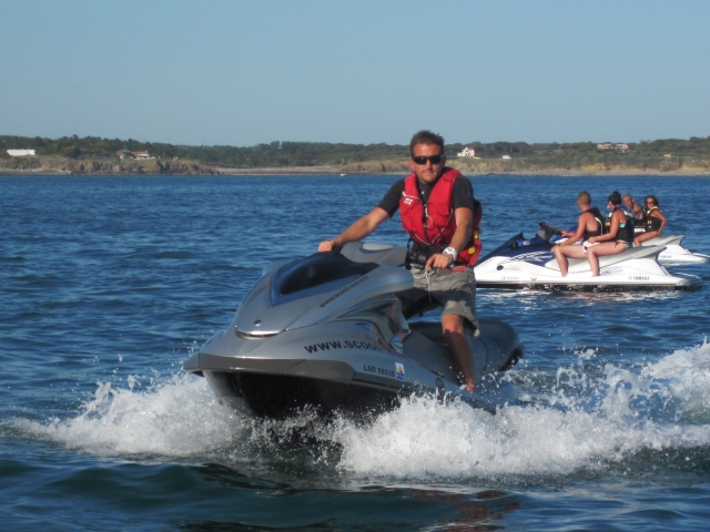 Les moniteurs diplômés sont des spécialistes du jet ski