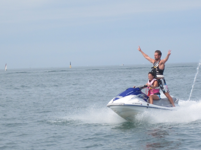 Prenez du plaisir en jet ski sur l'océan Atlantique