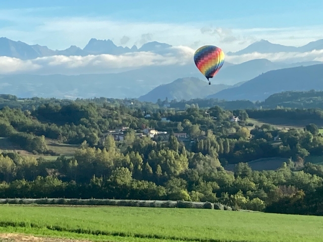  Fly over the landscapes of the Hautes-Alpes 