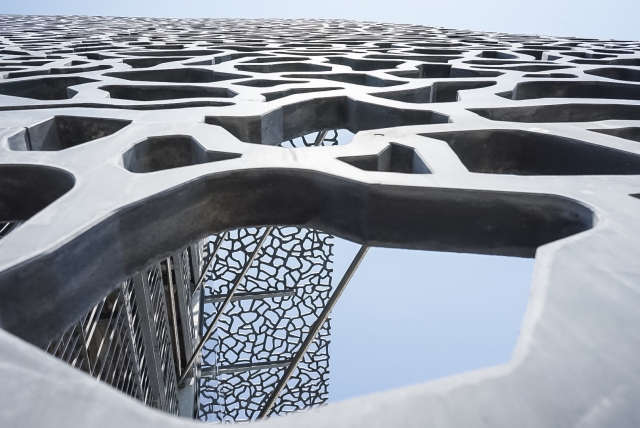  An extraordinary building made entirely of concrete! 