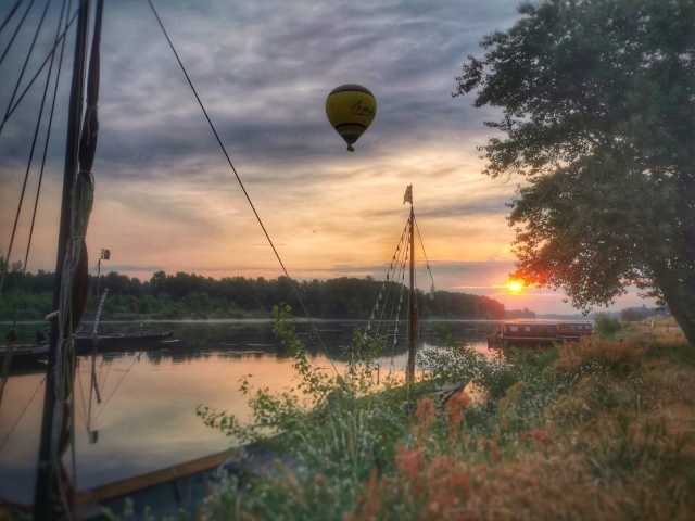 Volo sulla Loira al tramonto 