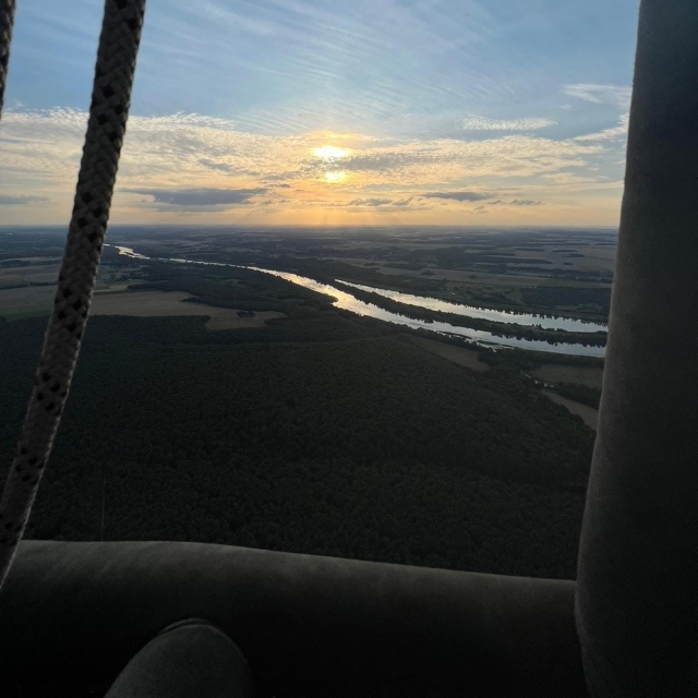  Blick auf die strahlende Loire bei Sonnenuntergang 