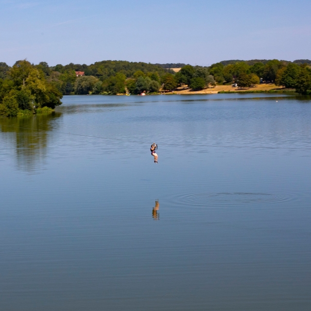  Aproveite o clima bonito e o lago!