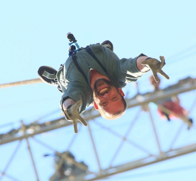  107 metros de salto elástico