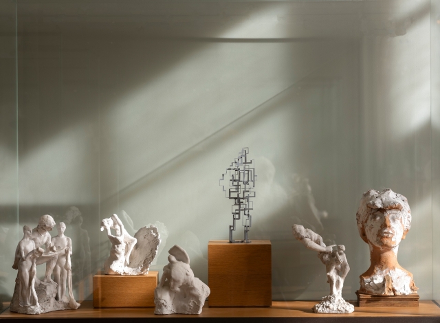  Take advantage of the light on art 