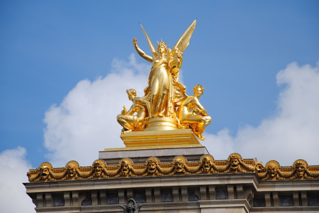  Los ángeles que vigilan el Palacio Garnier 