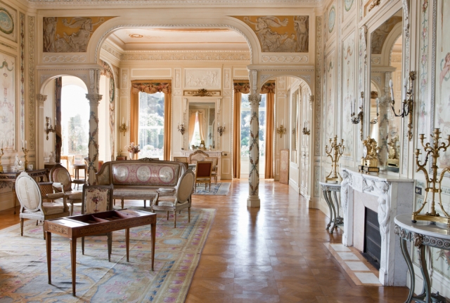  Pass through the reception rooms 