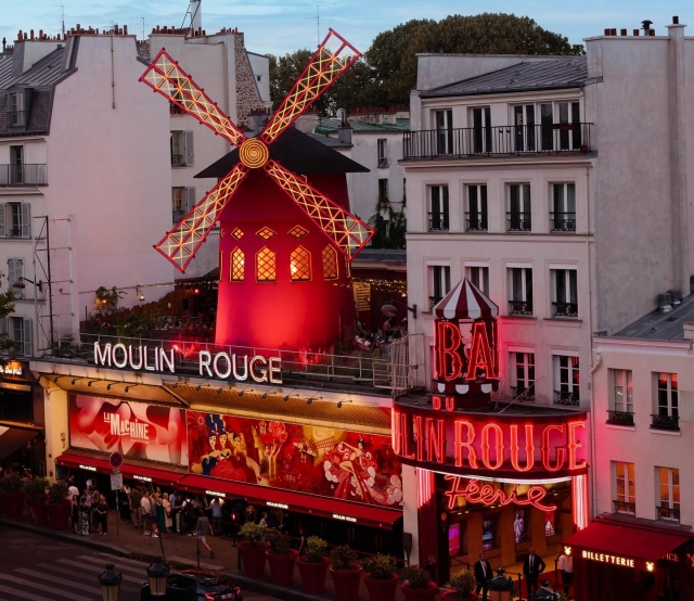  O famoso Moulin Rouge 